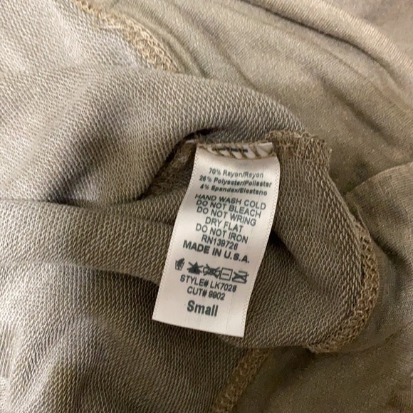 Brown distressed top - Picture 6 of 6